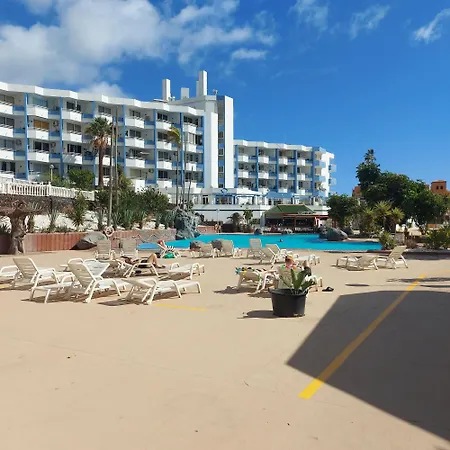 Relax And Pool En Park